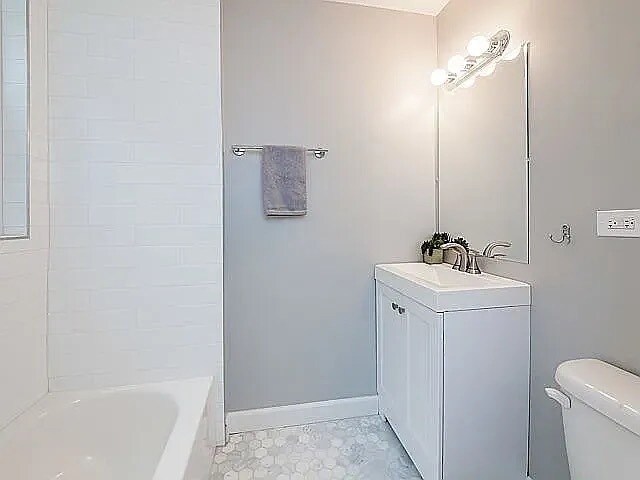 Foto del edificio - 2343 W Foster Ave