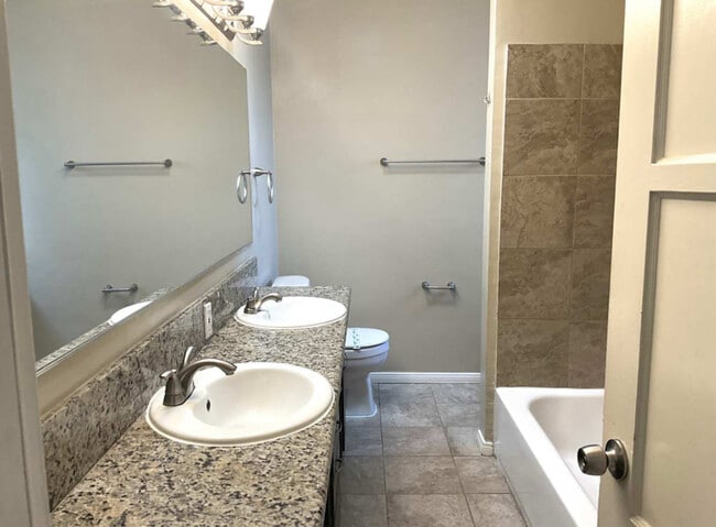 Foto del edificio - 13139 Archwood St