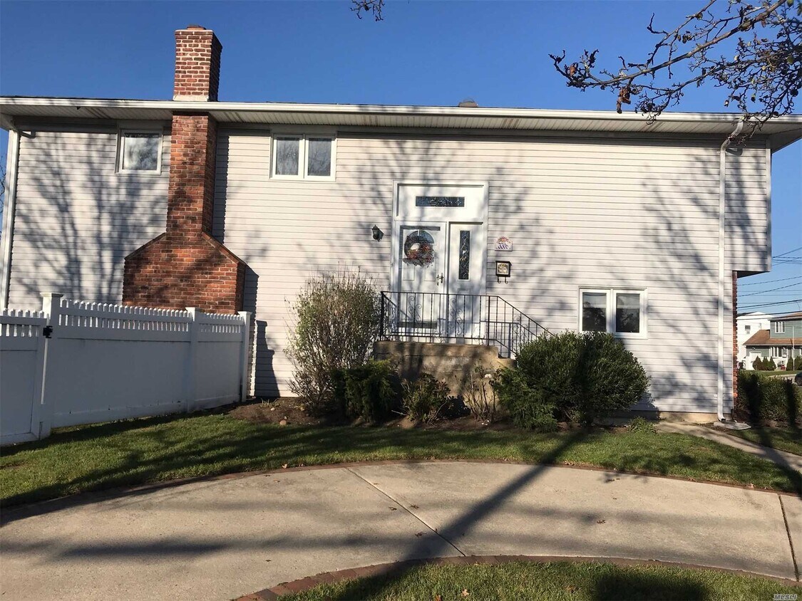 Primary Photo - 3306 Weidner Ave