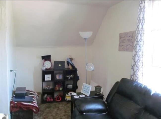 Foto del edificio - 411 S Simon St