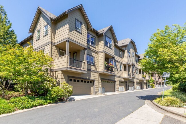 Foto del edificio - Must See! Luxury Townhome in West Sylvan Hills - Clubhouse/Pool/Garage!