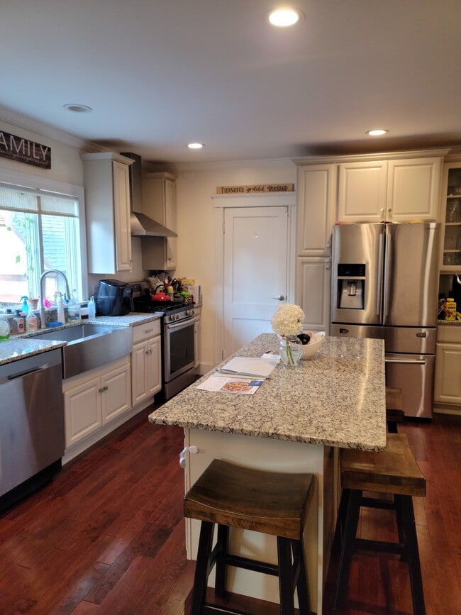 Building Photo - 183 Main St