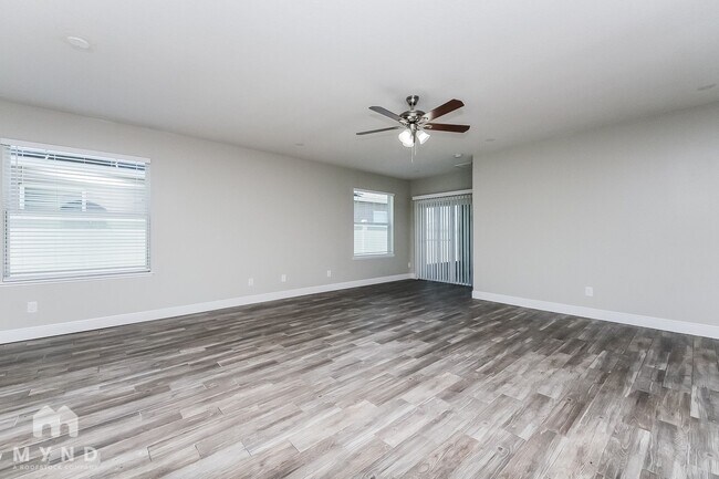 Foto del edificio - 4991 Windbourne Way
