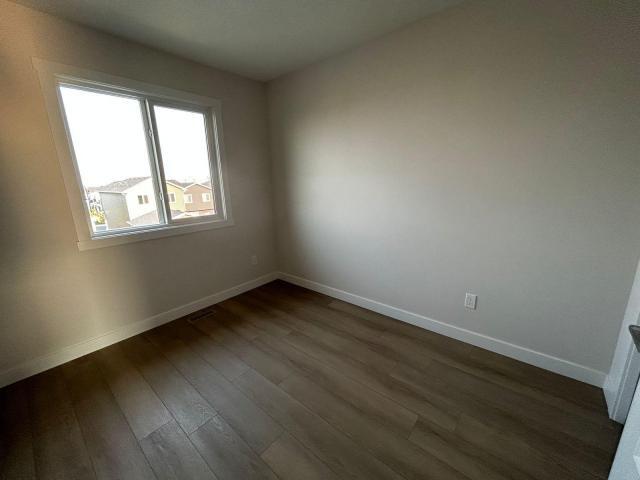 Photo principale - 3 bedroom in Calgary AB T3R 1Y2