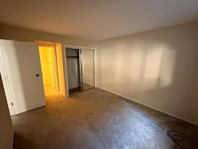 Building Photo - 321 Ski Way