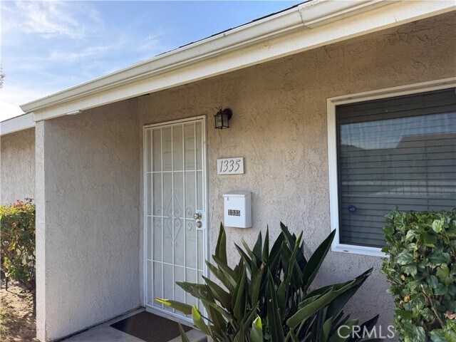 Foto del edificio - 1335 N Elderberry Ave