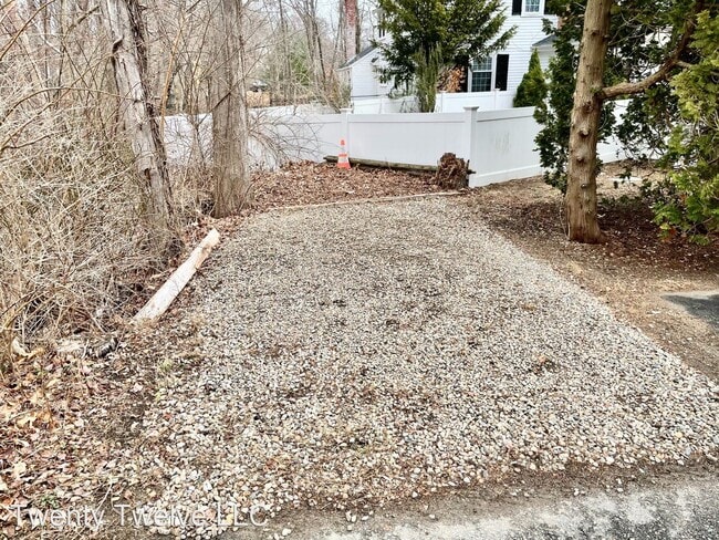 Building Photo - 2 br, 1 bath House - 223A Pond street