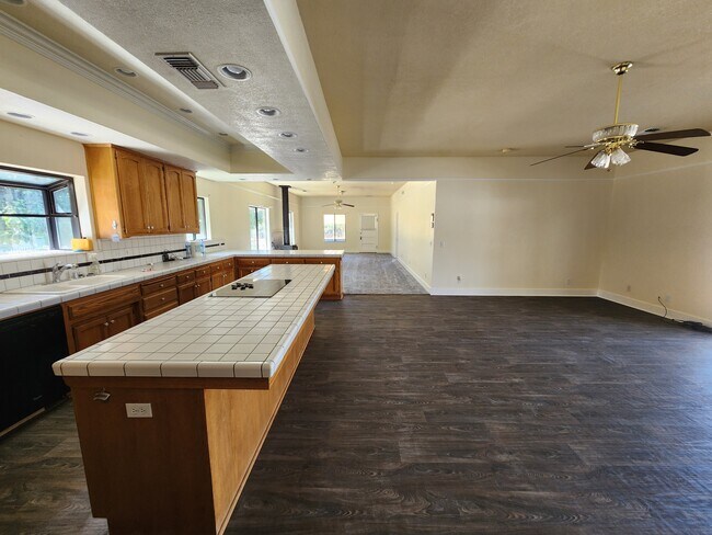 Building Photo - 5145 Ranchita Canyon Rd