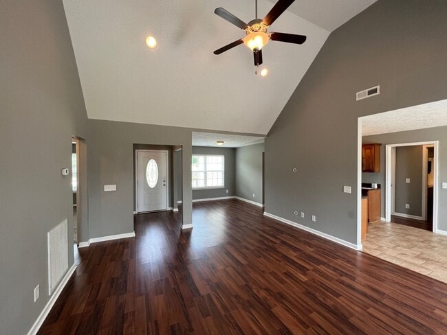 Building Photo - Cute 3 BR 2 Bath Home in North Murfreesbor...