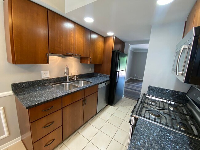 Foto del edificio - River-front condo