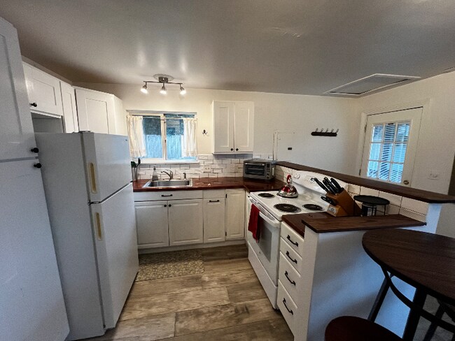 Foto del edificio - 2219 Bush Ave NW