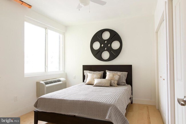Foto del edificio - 1637 Poplar St