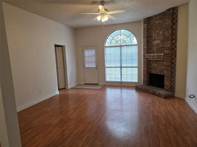 Foto del edificio - 4755 Hollow Tree Dr