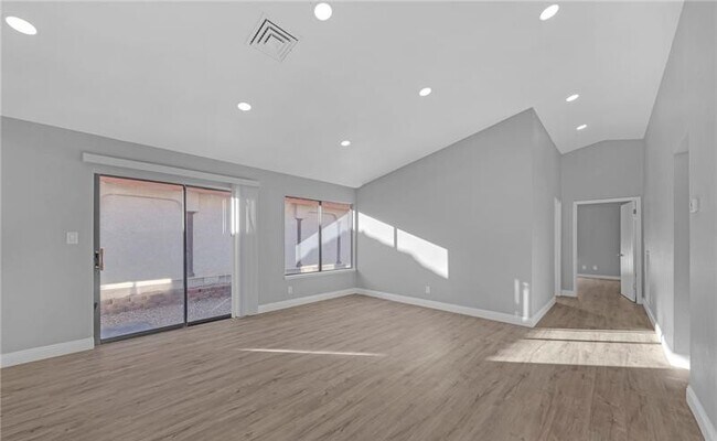 Building Photo - 2850 Belleza Ln
