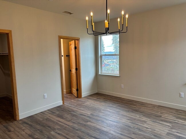 Building Photo - 835 Fawndale Ln