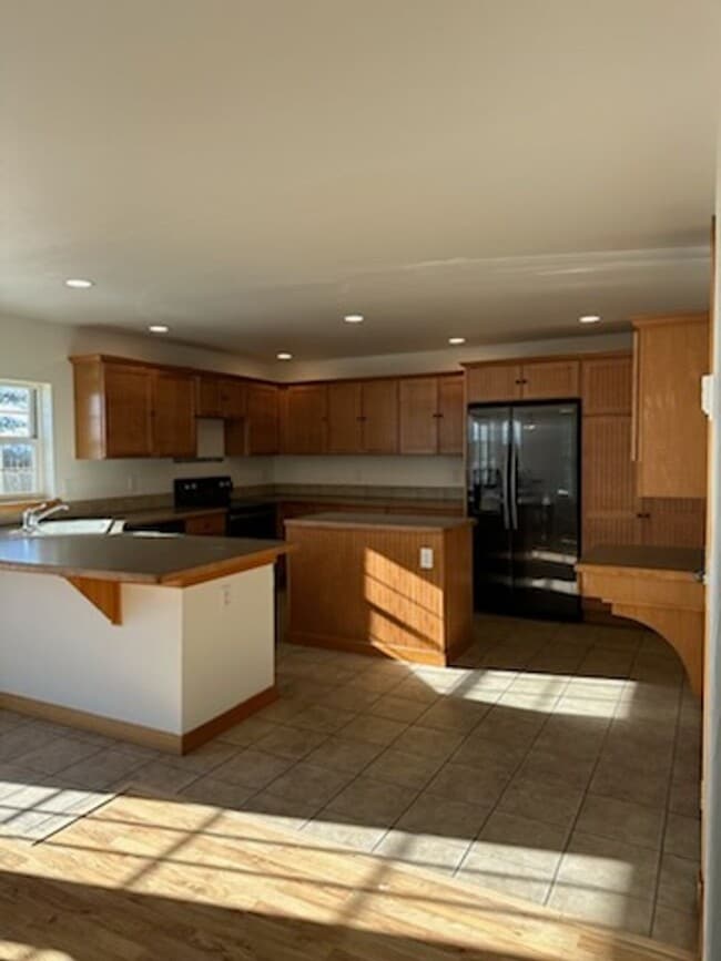 Foto del edificio - 3 Bed 2.5 Bath in Belgrade with attached g...