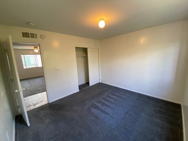 Bedroo m 2 - 414 E 10th Ave