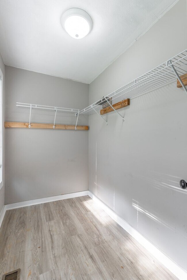 Building Photo - 2 Bedroom Home in East Ridge