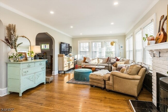 Foto del edificio - 398 Elmwood Ave