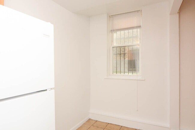 Foto del edificio - 4060 N Kenmore Ave