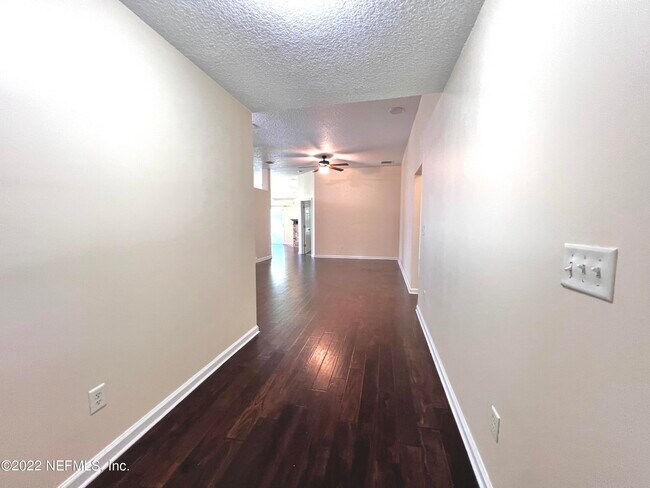 Foto del edificio - 12011 Spring Ridge Dr