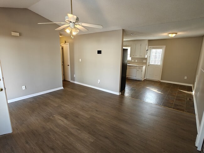Building Photo - 11 Silver Spur Ct