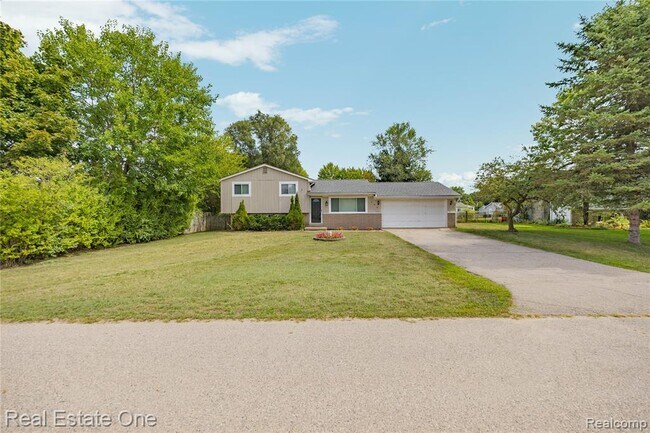 Building Photo - 348 Decca Dr