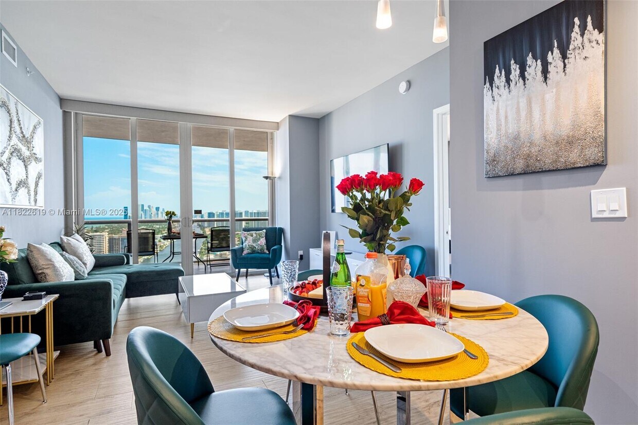 Foto principal - 2600 E Hallandale Beach Blvd