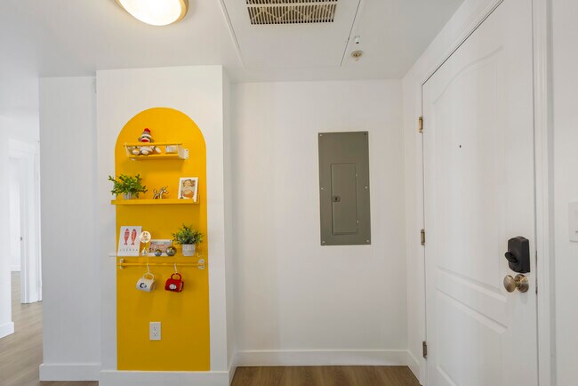 Foto del edificio - 5633 Carlton Way