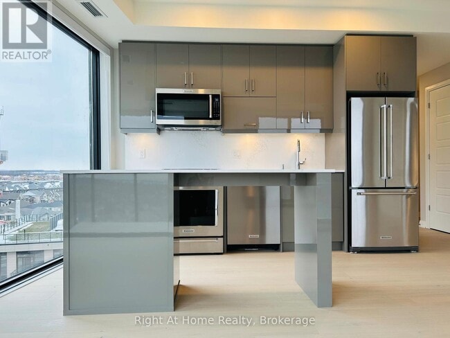 Building Photo - 1415 Dundas St E