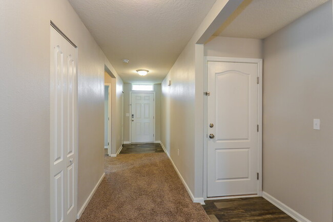 Building Photo - 6780 Sandle Dr