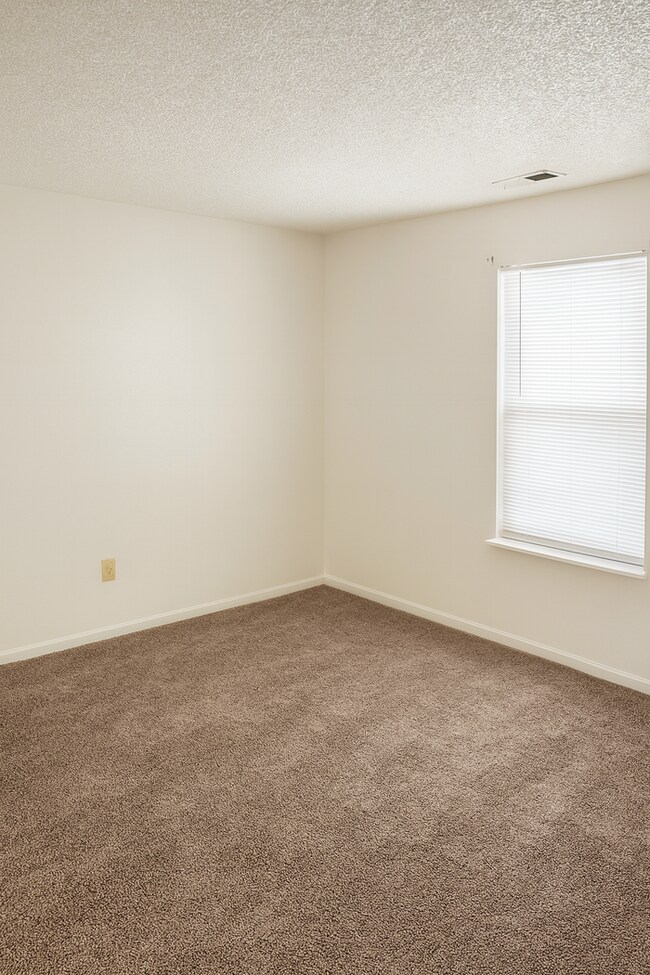 Foto del edificio - 2512 Elmwood Pkwy