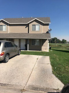 Primary Photo - Beautiful Twin Home for Rent!