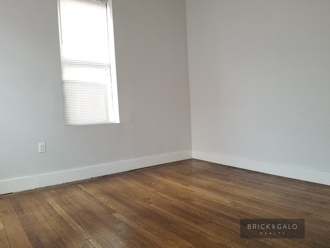 Building Photo - 2121 Beekman Pl