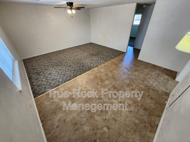 Foto del edificio - 223 E 17th St