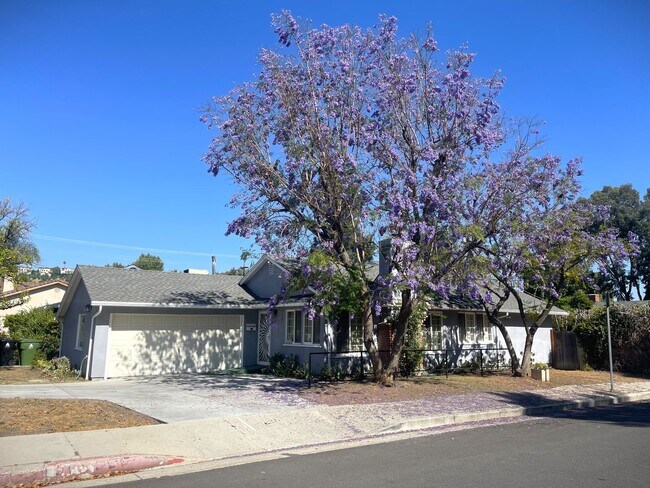 Foto del edificio - Beautiful 3 bedroom + 2 bath home in Woodl...