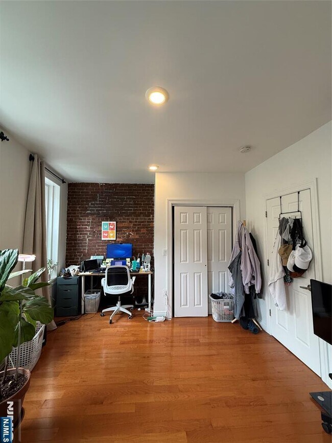 Foto del edificio - 43 Ridgewood Blvd E
