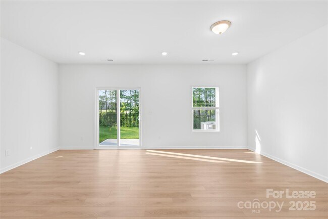 Foto del edificio - 1930 Highland Park Dr