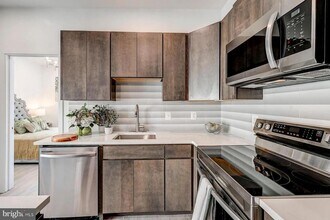 Building Photo - 421 S Broadway