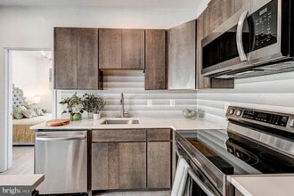 Building Photo - 421 S Broadway