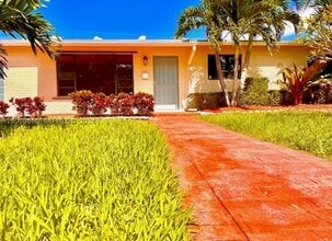 Building Photo - 10881 N Snapper Creek Dr