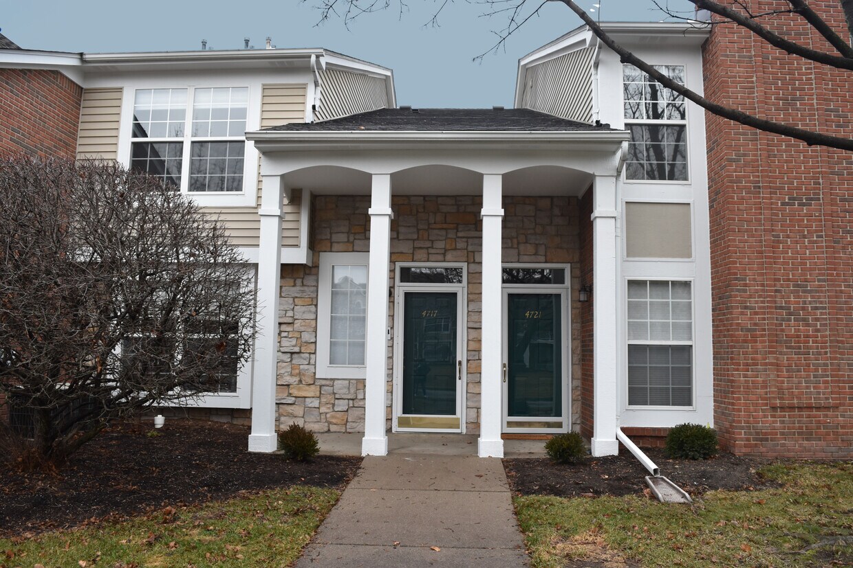 4717 Berkshire Dr, Sterling Heights, MI 48314 Condo for Rent in