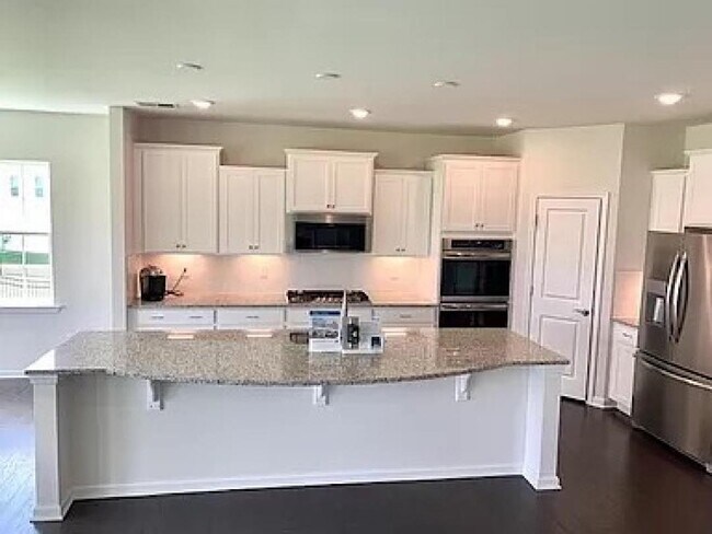 Building Photo - 309 Delphine Ct