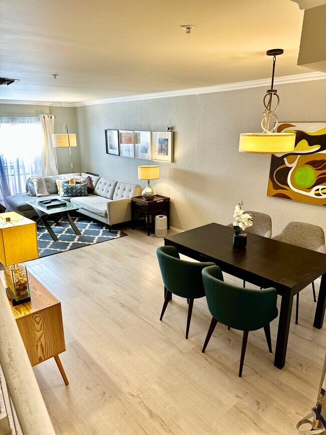 Foto del edificio - 431 W Lexington Dr