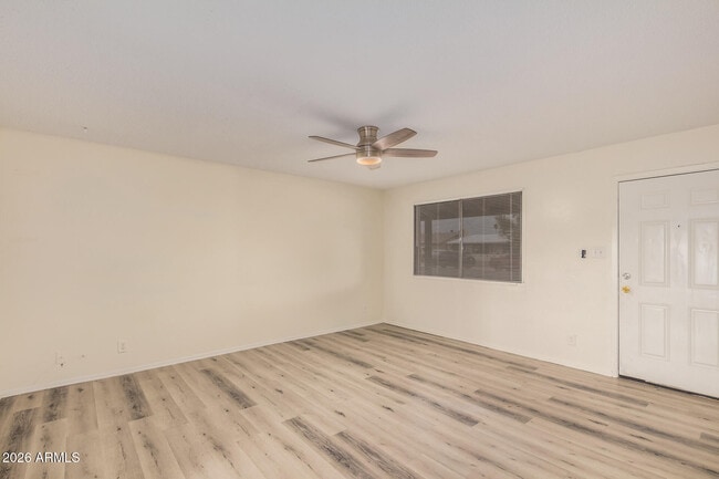 Foto del edificio - 1136 W 12th St