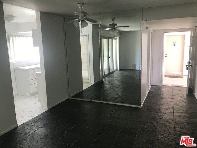 Foto del edificio - 4614 PARK GRANADA Park