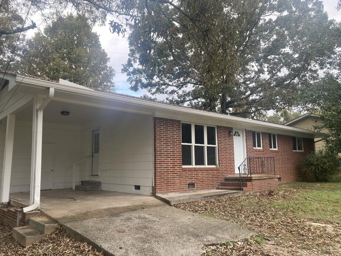 Primary Photo - 633 Graysville Rd