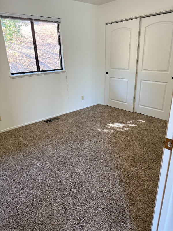 Building Photo - 46473 Eastwood Dr N