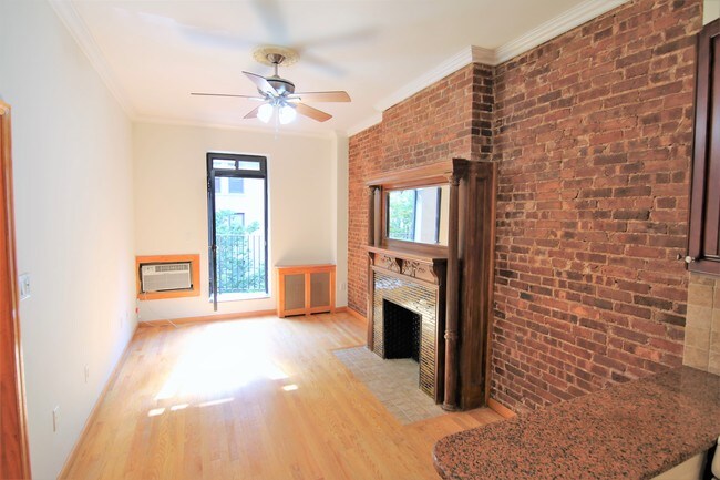Building Photo - 315 W 100th St