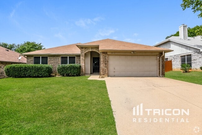 Building Photo - 7015 Escondido Dr